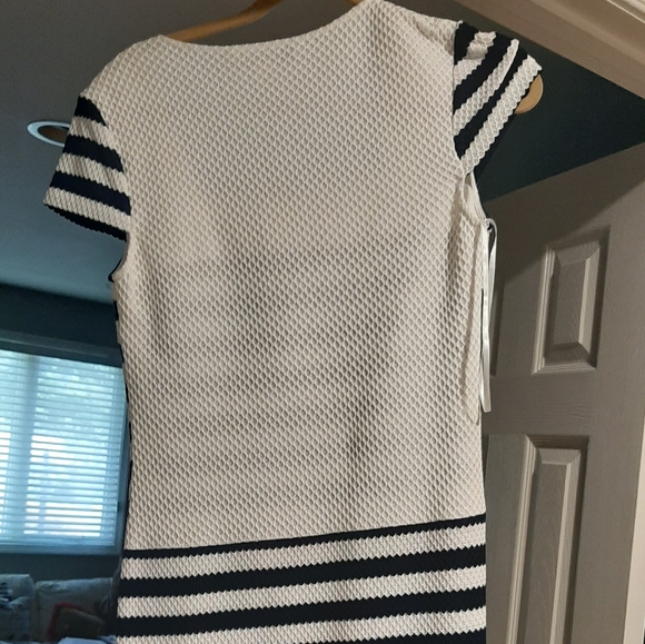 Dress - Picture 4 of 7